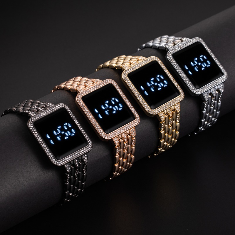 Luxury Diamond Digital Watches - Women Accessories Display recension och pris